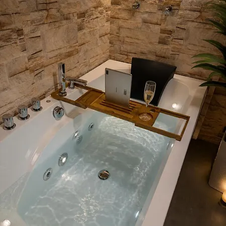 Apartamento Vip Wellness Oase Mit 3zi Sauna Whirlpool Und Vielem Mehr